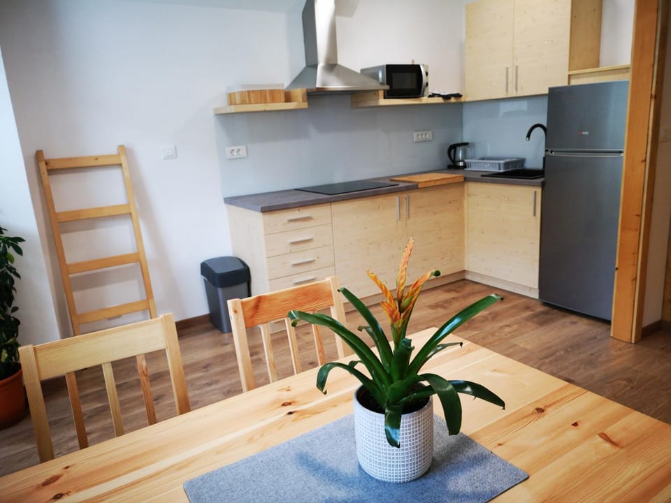 Dining area, kitchen