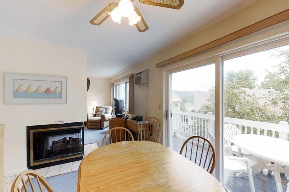 Mountainside Resort: K105 Apartment in Stowe