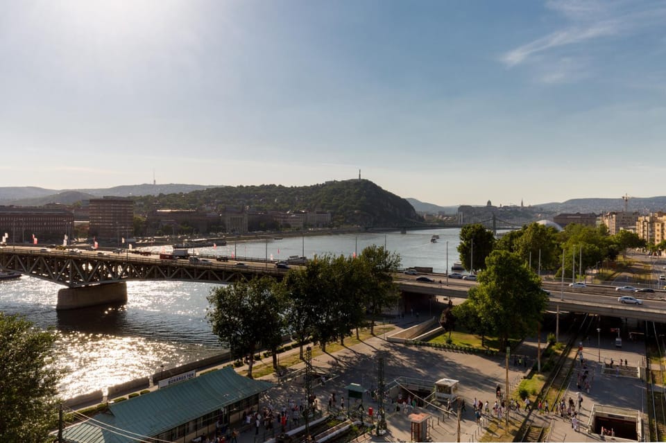View (from property/room), City view, Landmark view, Mountain view, River view, Street view