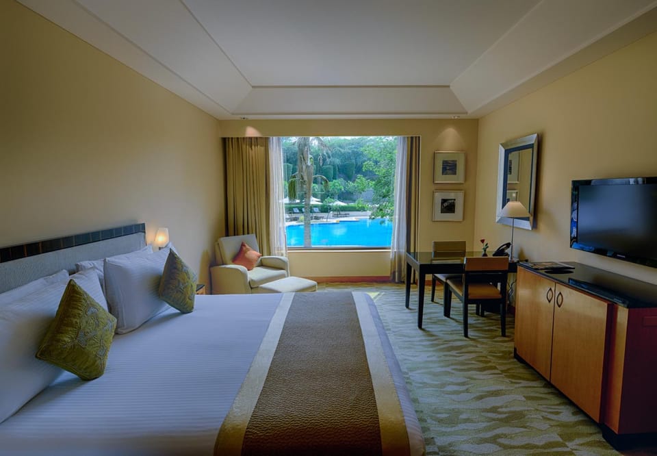 Photo of the whole room, Bedroom, Pool view
