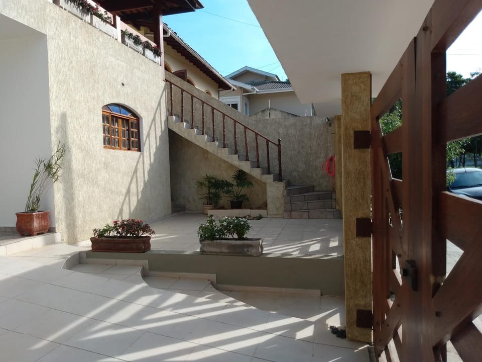 Facade/entrance, Parking, acessibility