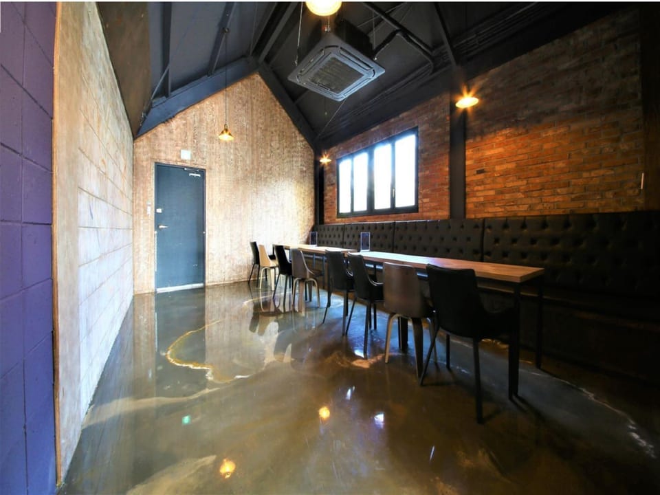 Restaurant/places to eat, Meeting/conference room