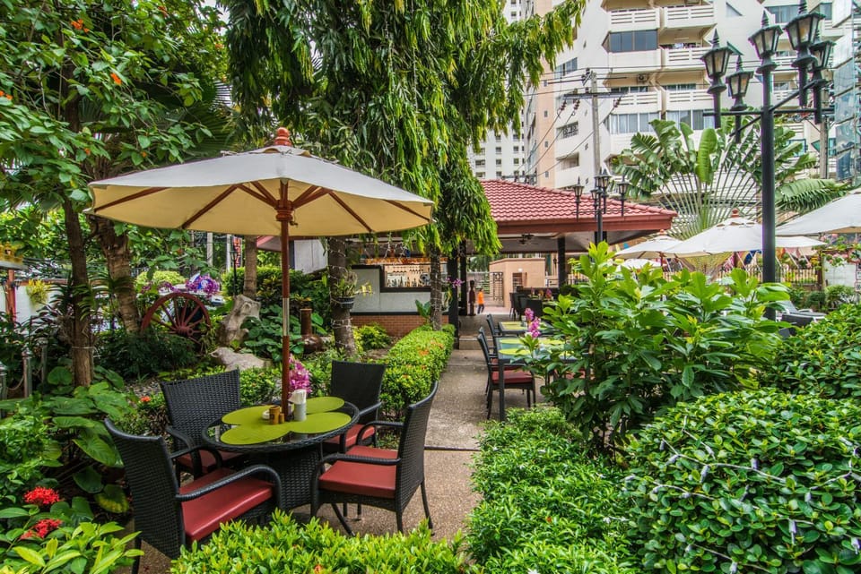 Day, Lounge or bar