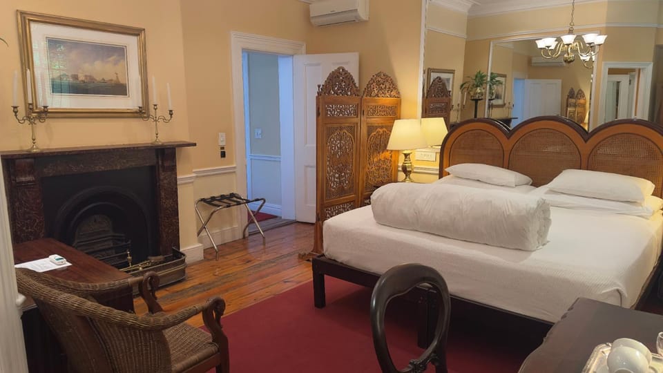 Bed, Photo of the whole room, Bedroom, air conditioner