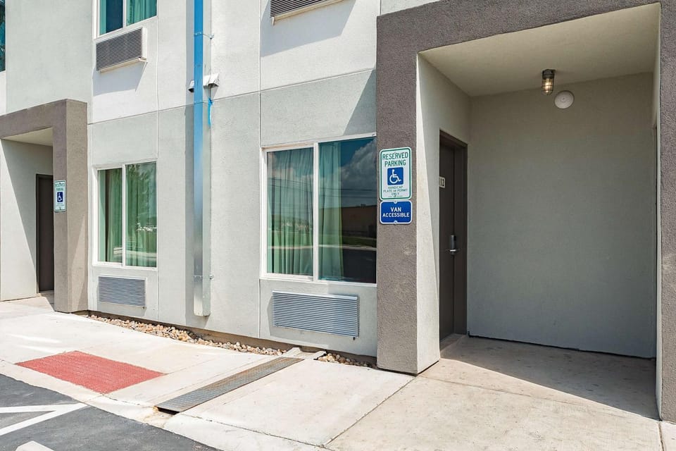 Property building, Day, On site, Time of day