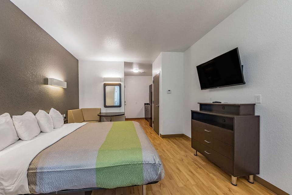 TV and multimedia, Photo of the whole room, Seating area, Bedroom, On site