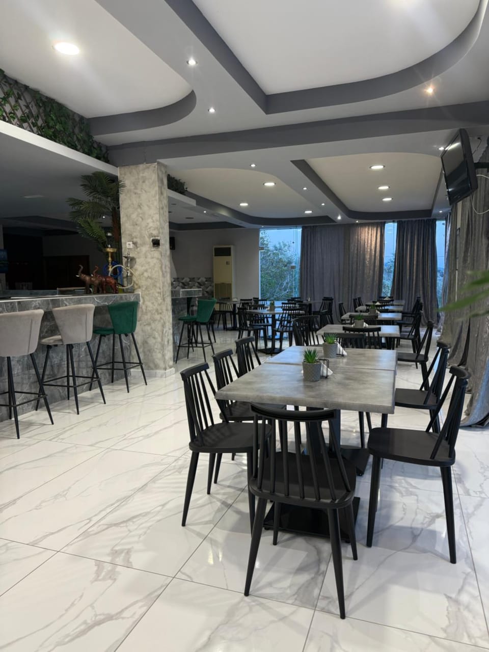 Restaurant/places to eat, Living room, Banquet/Function facilities, Seating area