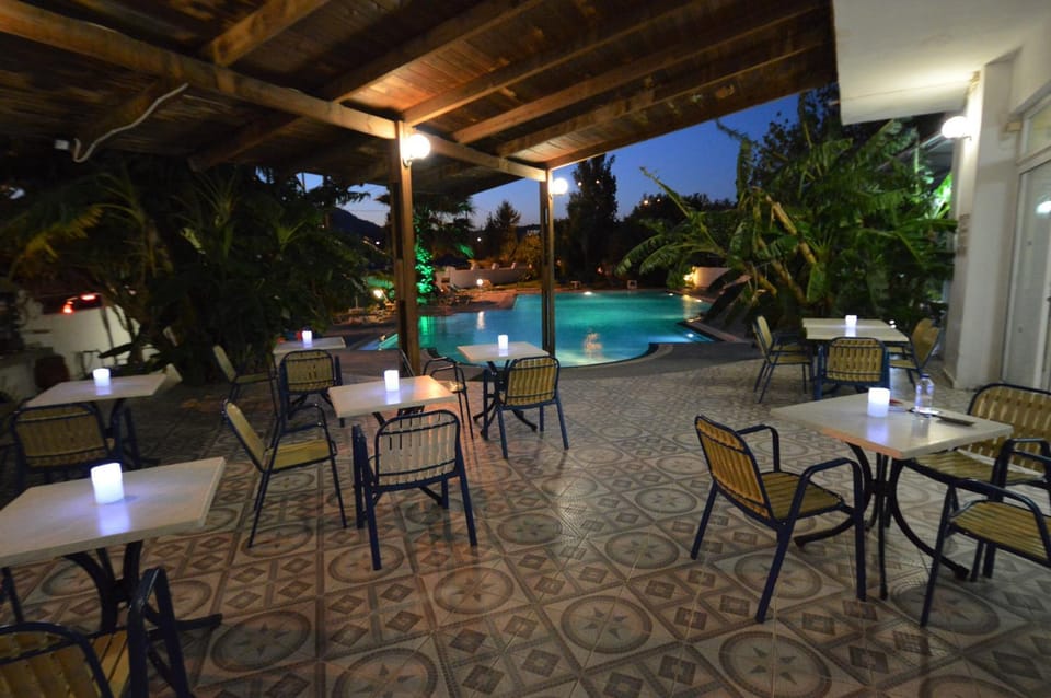 Patio, Restaurant/places to eat, Lounge or bar, Pool view, Swimming pool, Swimming pool, sunbed