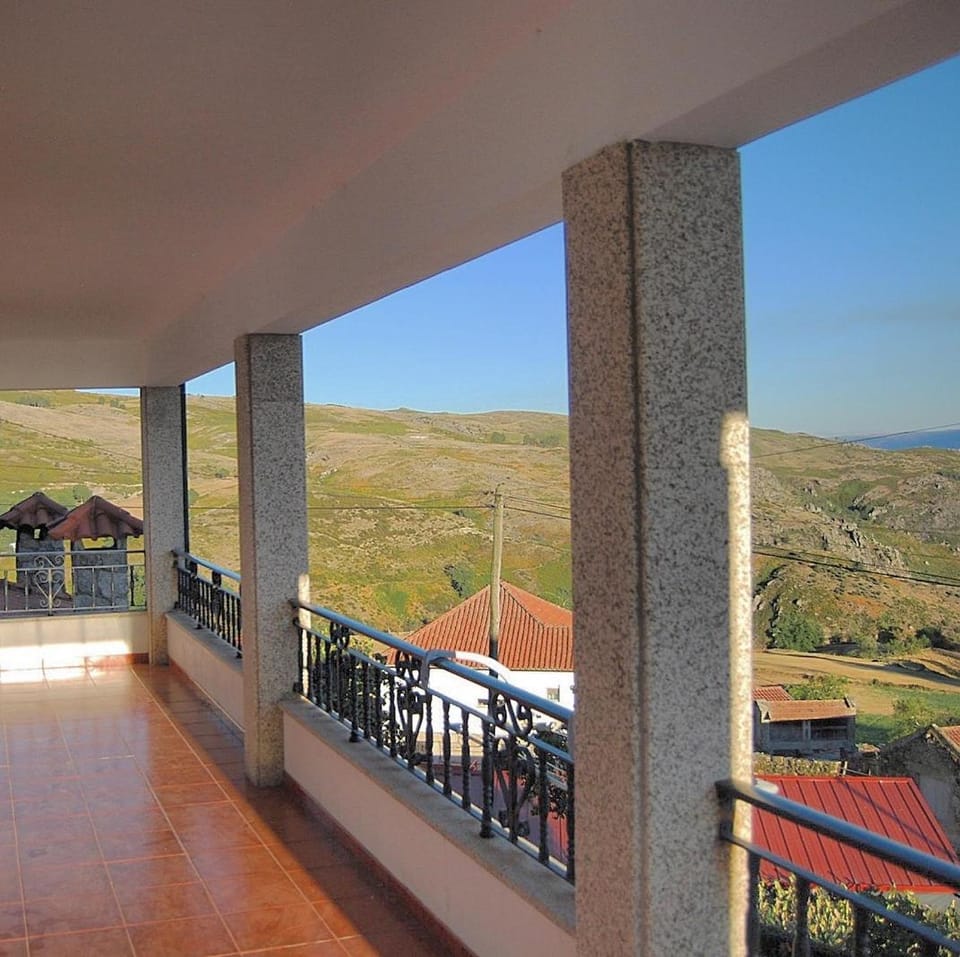 Balcony/Terrace, Landmark view, Mountain view