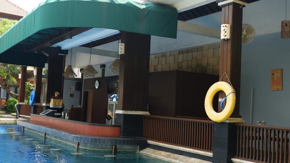 Restaurant/places to eat, Pool view, Swimming pool