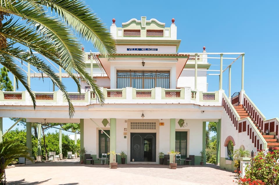 Property building, Facade/entrance, Day