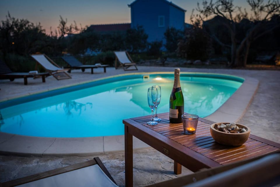 Swimming pool, Drinks, Alcoholic drinks, Sunset