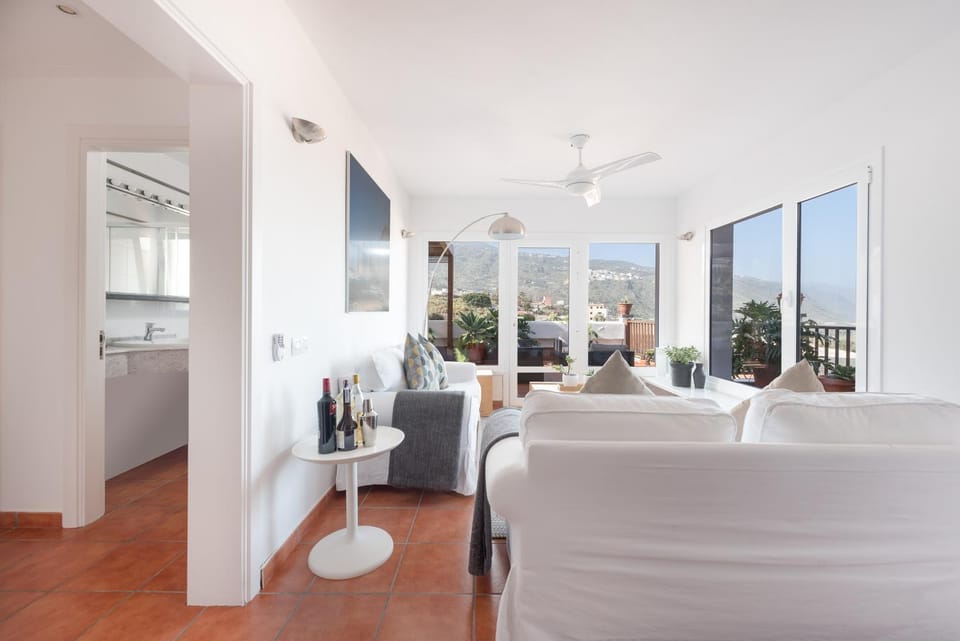 Living room, Photo of the whole room, Sea view
