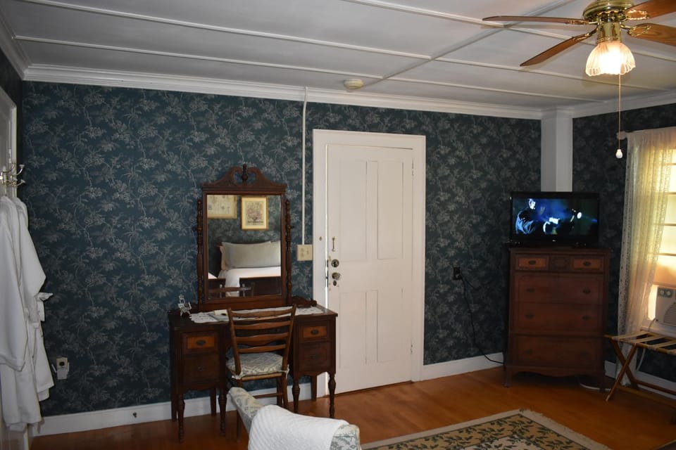 TV and multimedia, wardrobe