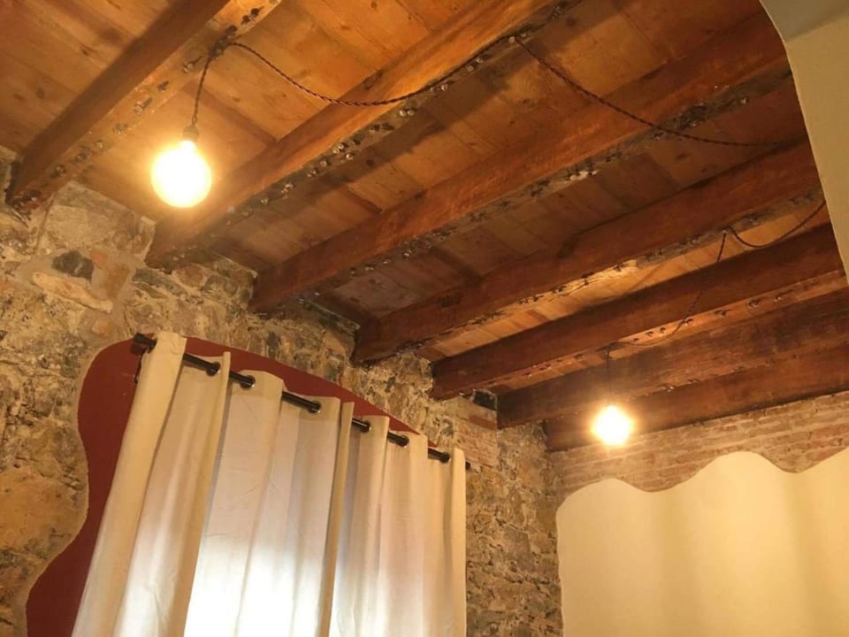 Photo of the whole room, Decorative detail