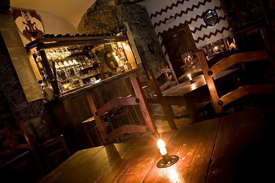 Restaurant/places to eat, Evening entertainment, Landmark view, Dinner, Alcoholic drinks, Non alcoholic drinks