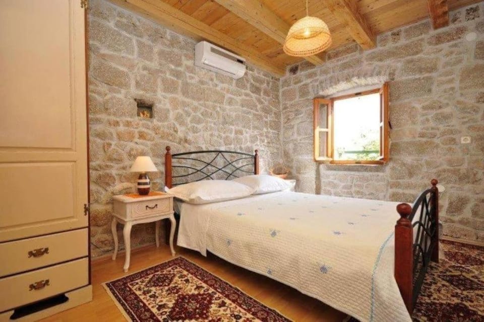 Stone house House in Brela