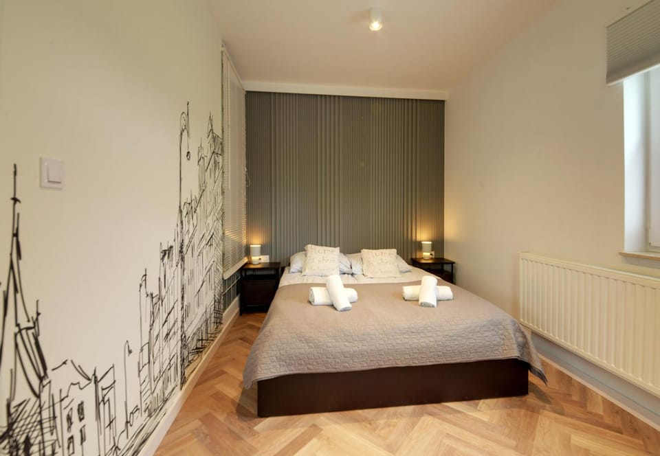 Bed, Bedroom, towels