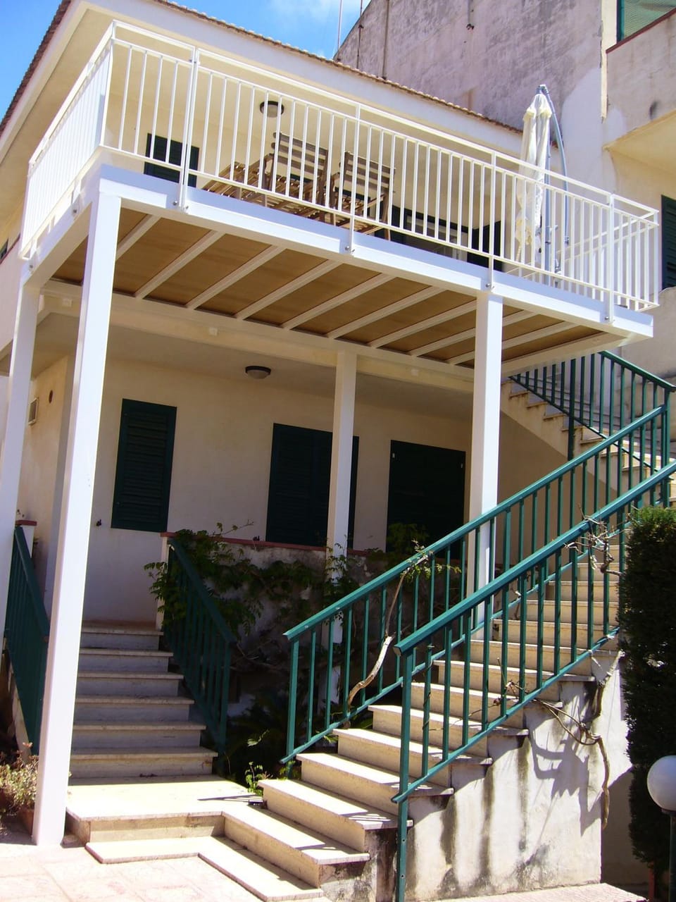 Facade/entrance