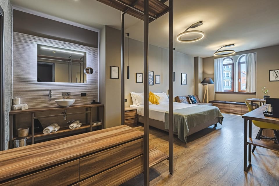 Photo of the whole room, Bedroom