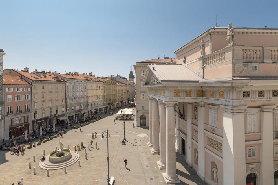 Nearby landmark, Day, Neighbourhood, City view