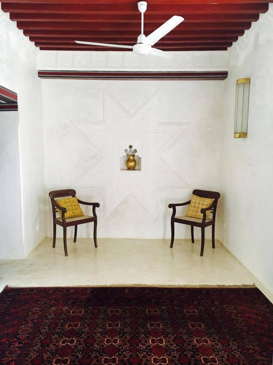 Photo of the whole room, Decorative detail