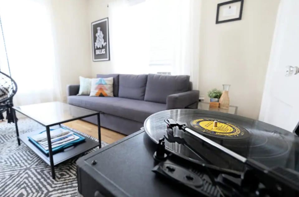 Global Cup 1920s Urban Charm, Lower-Greenville Ave Area Apartment in Dallas