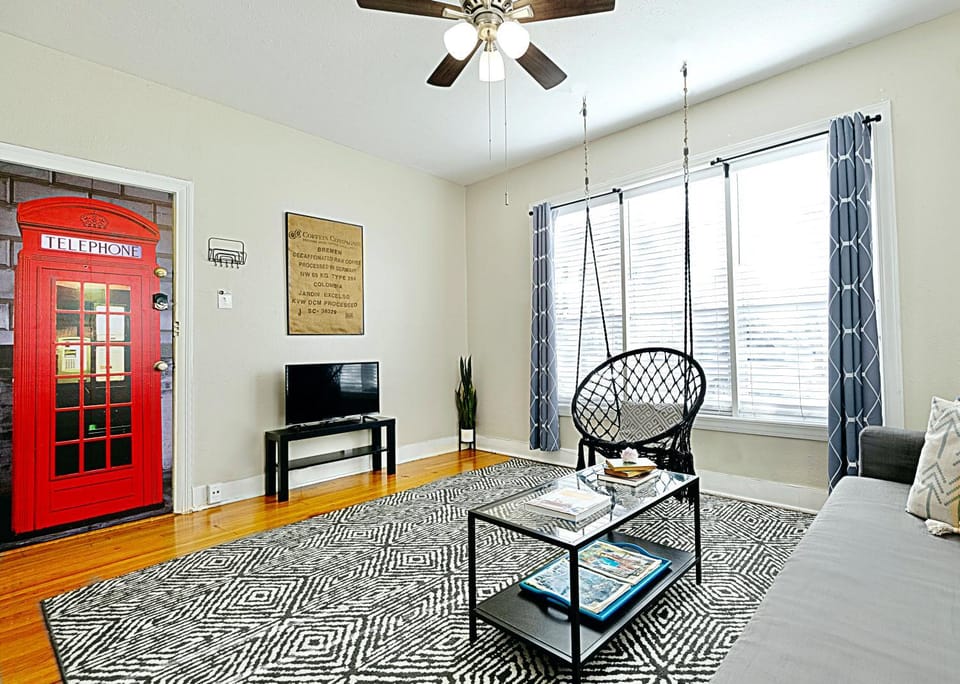 Global Cup 1920s Urban Charm, Lower-Greenville Ave Area Apartment in Dallas