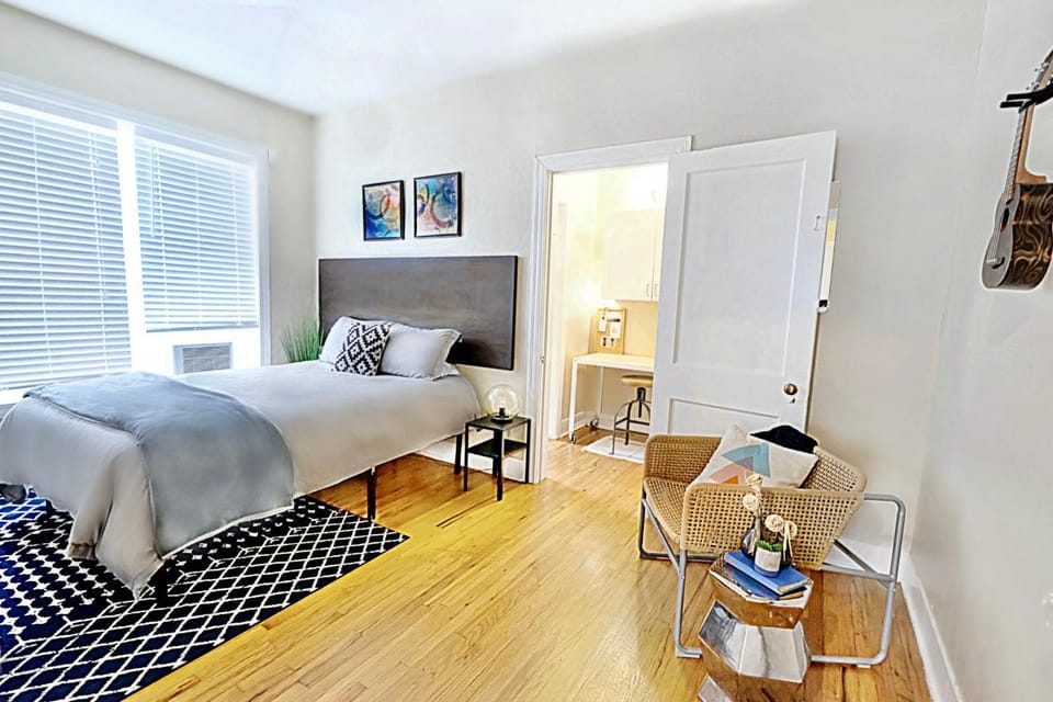 Global Cup 1920s Urban Charm, Lower-Greenville Ave Area Apartment in Dallas