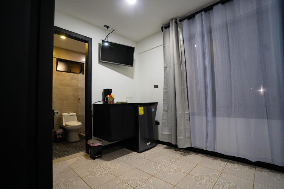 Toilet, Bathroom, TV and multimedia