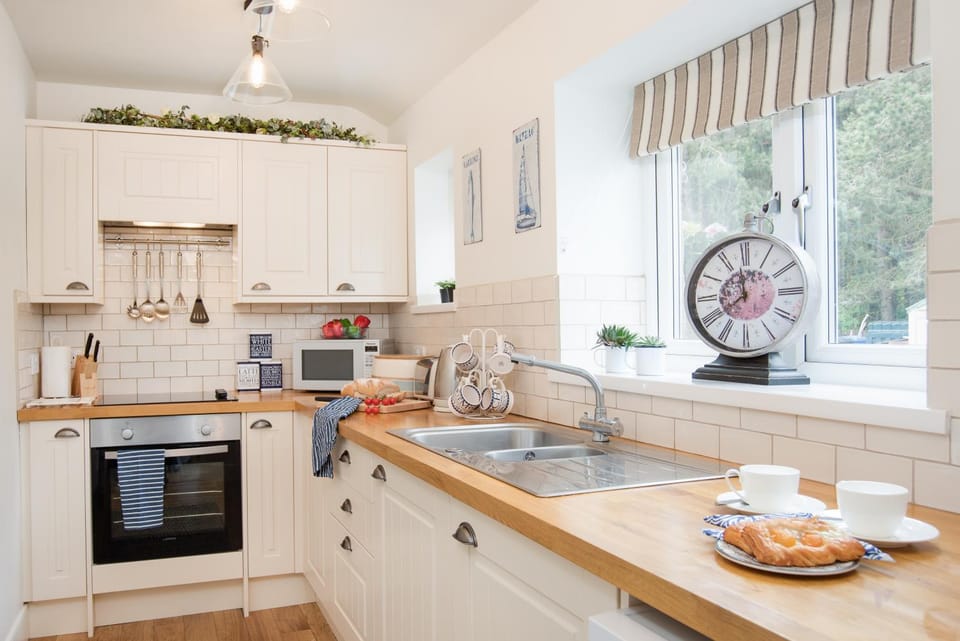 Mona's Cottage House in England