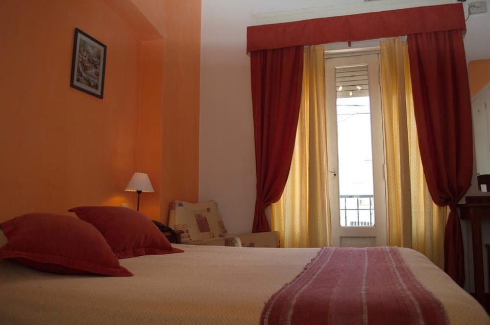 Photo of the whole room, Bedroom, Street view