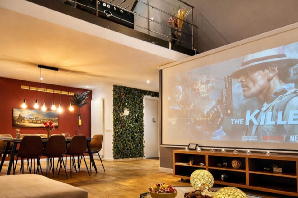 TV and multimedia, Living room, Seating area, Dining area