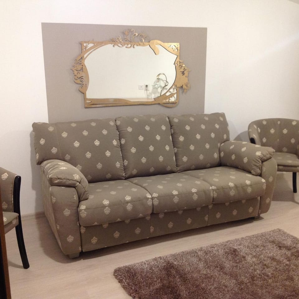 Photo of the whole room, Seating area
