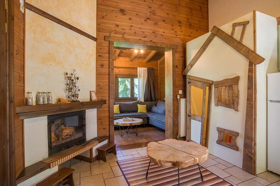 Living room, Entertainment, children, children, young children, young children, Family, Family