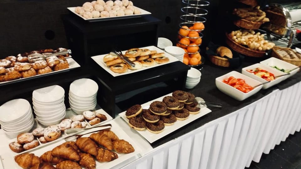 Breakfast, Buffet breakfast
