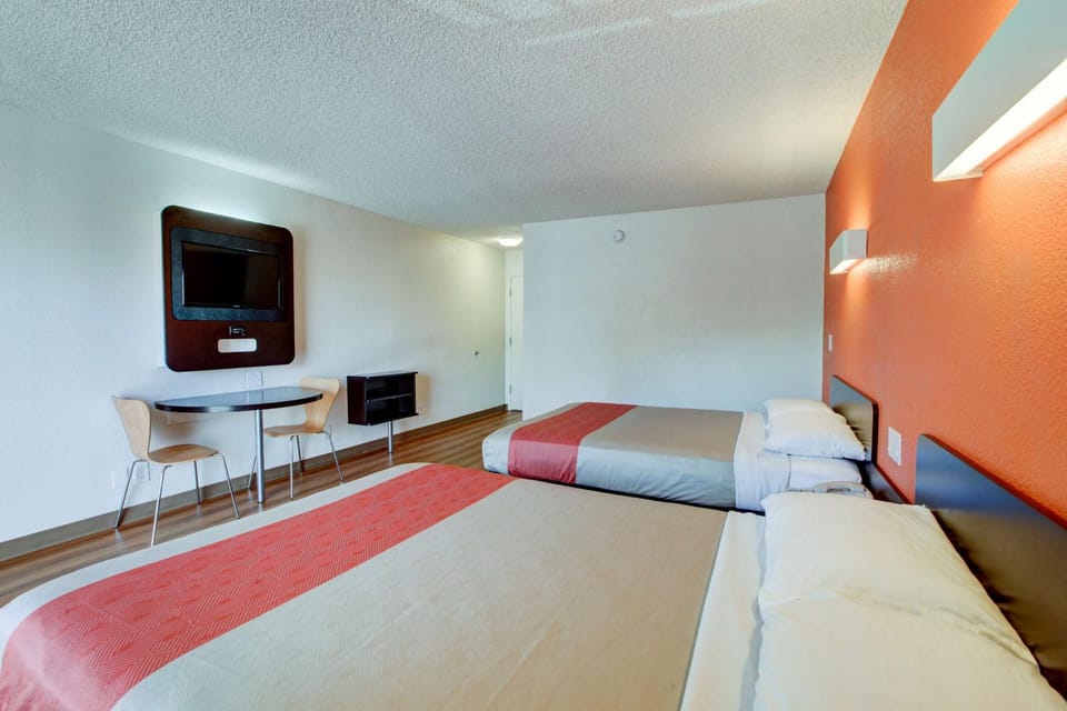 TV and multimedia, Bedroom, On site