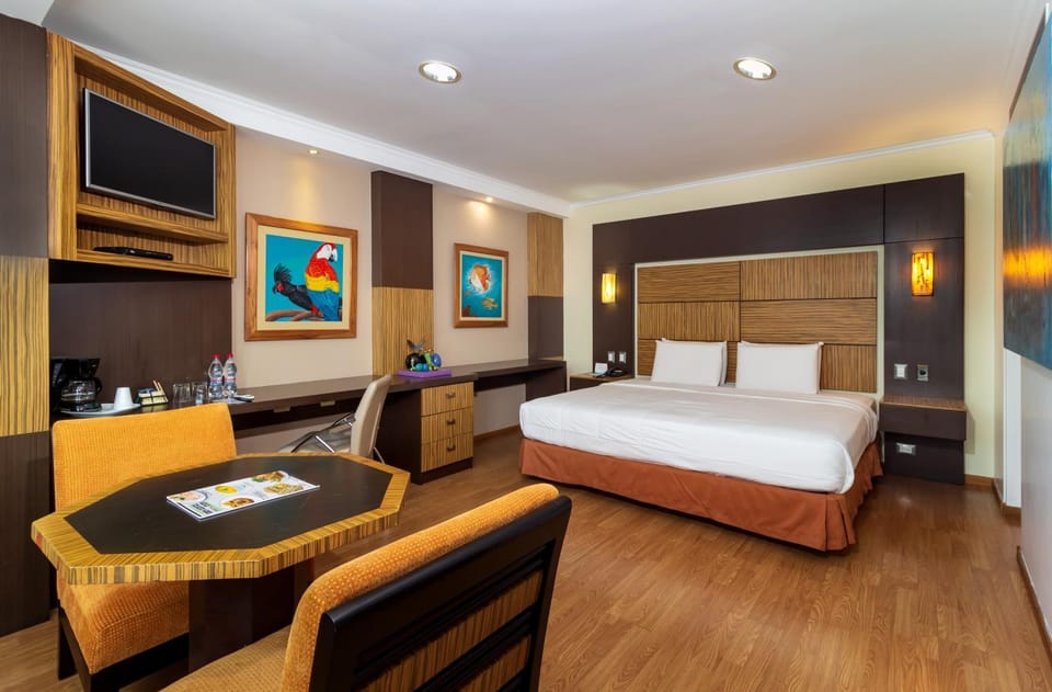 Bed, Photo of the whole room, Decorative detail