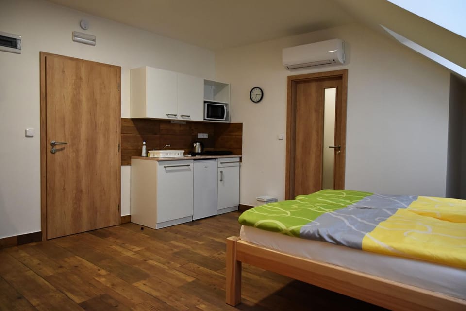 Bed, Kitchen or kitchenette