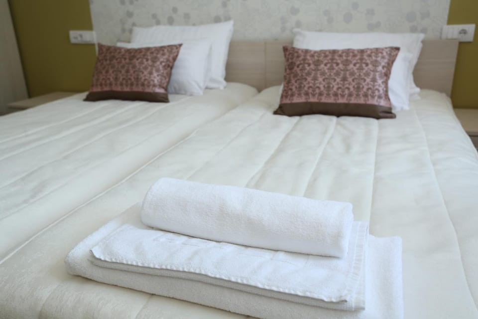 Bed, Photo of the whole room, Bedroom, towels