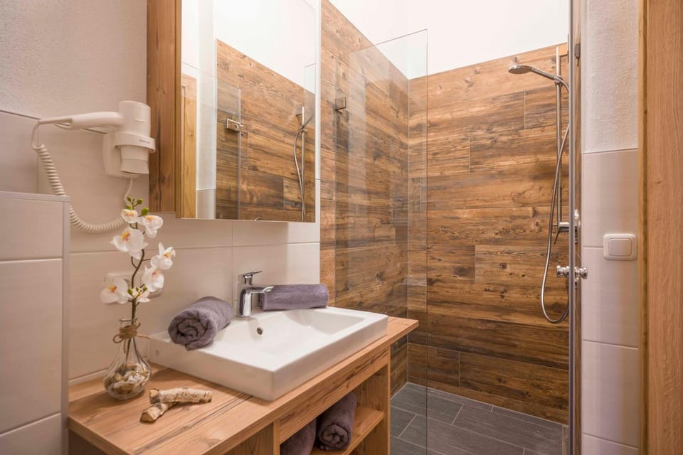Shower, Bathroom, towels