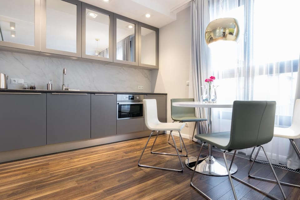 Kitchen or kitchenette, Living room, Seating area, Dining area, minibar, pet friendly, stove