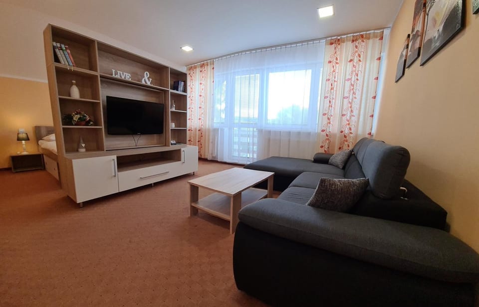 TV and multimedia, Balcony/Terrace, Living room, Bedroom