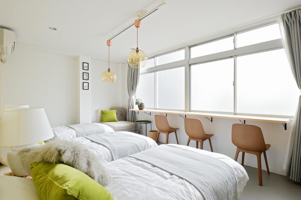Photo of the whole room, Bedroom