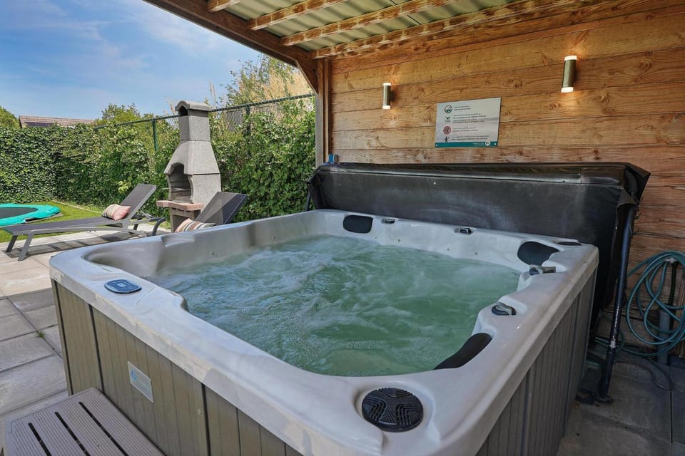 Oude Nieuwelandseweg 33A - Ouddorp - Villa IJsvogel (with jacuzzi, extra costs for use) Villa in Ouddorp