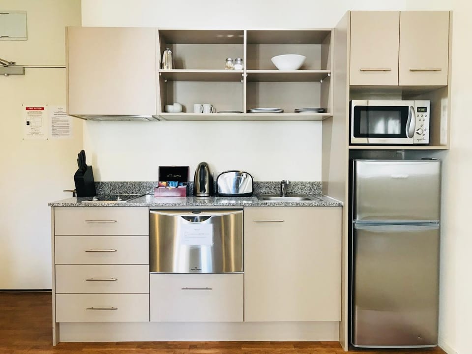 Kitchen or kitchenette, Living room, Seating area