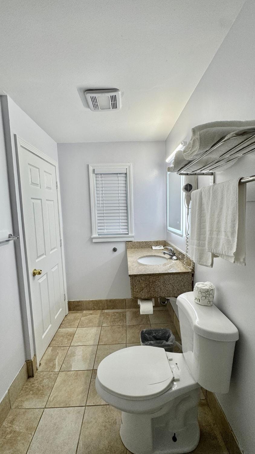 Toilet, Bathroom, towels