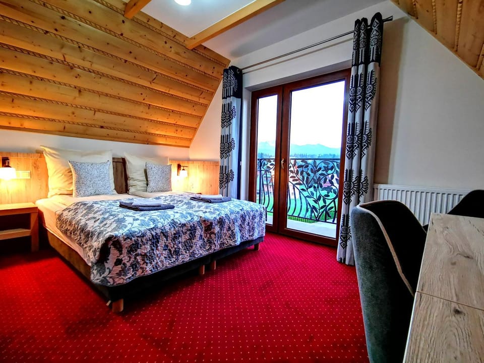 Balcony/Terrace, Bedroom, Mountain view