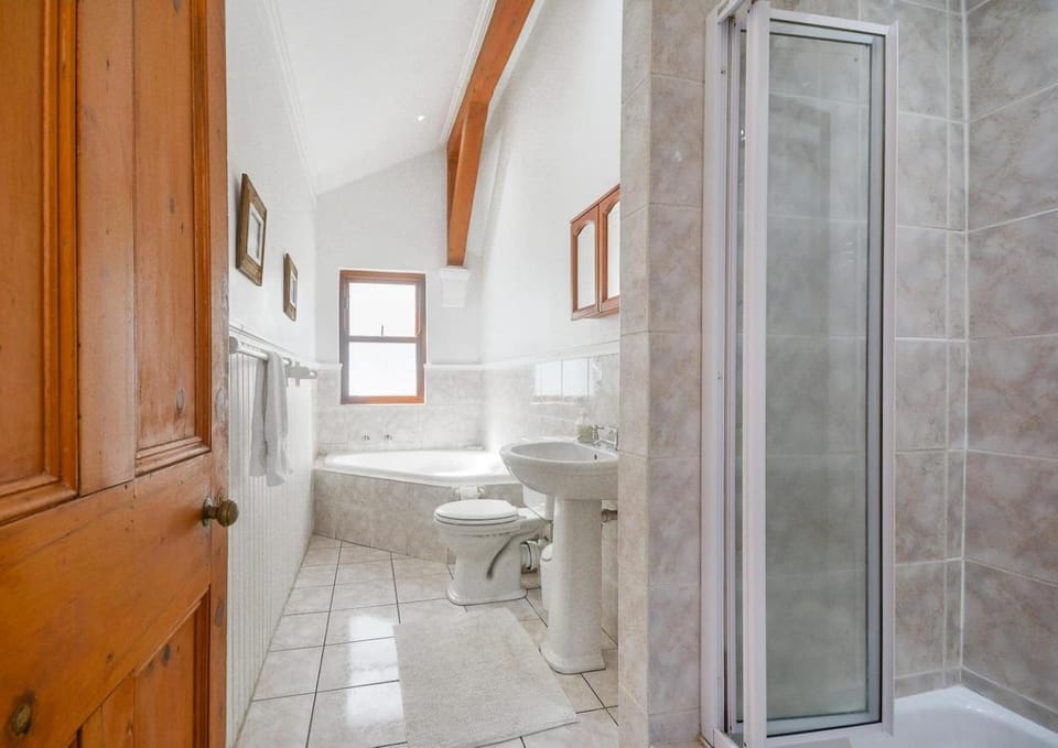 Shower, Toilet, Bathroom, Bath