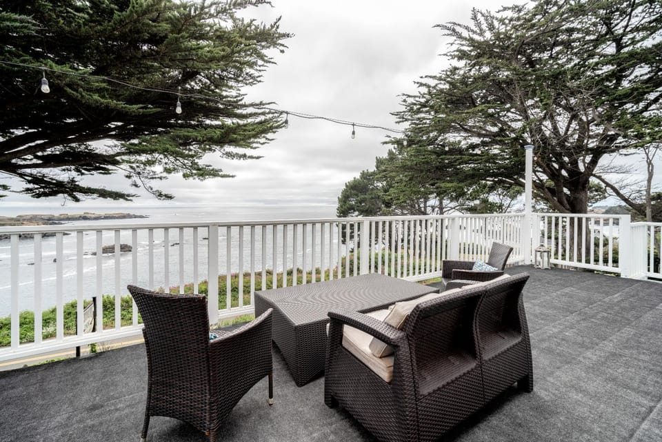 Patio, Day, Natural landscape, View (from property/room), Balcony/Terrace, Seating area, Sea view